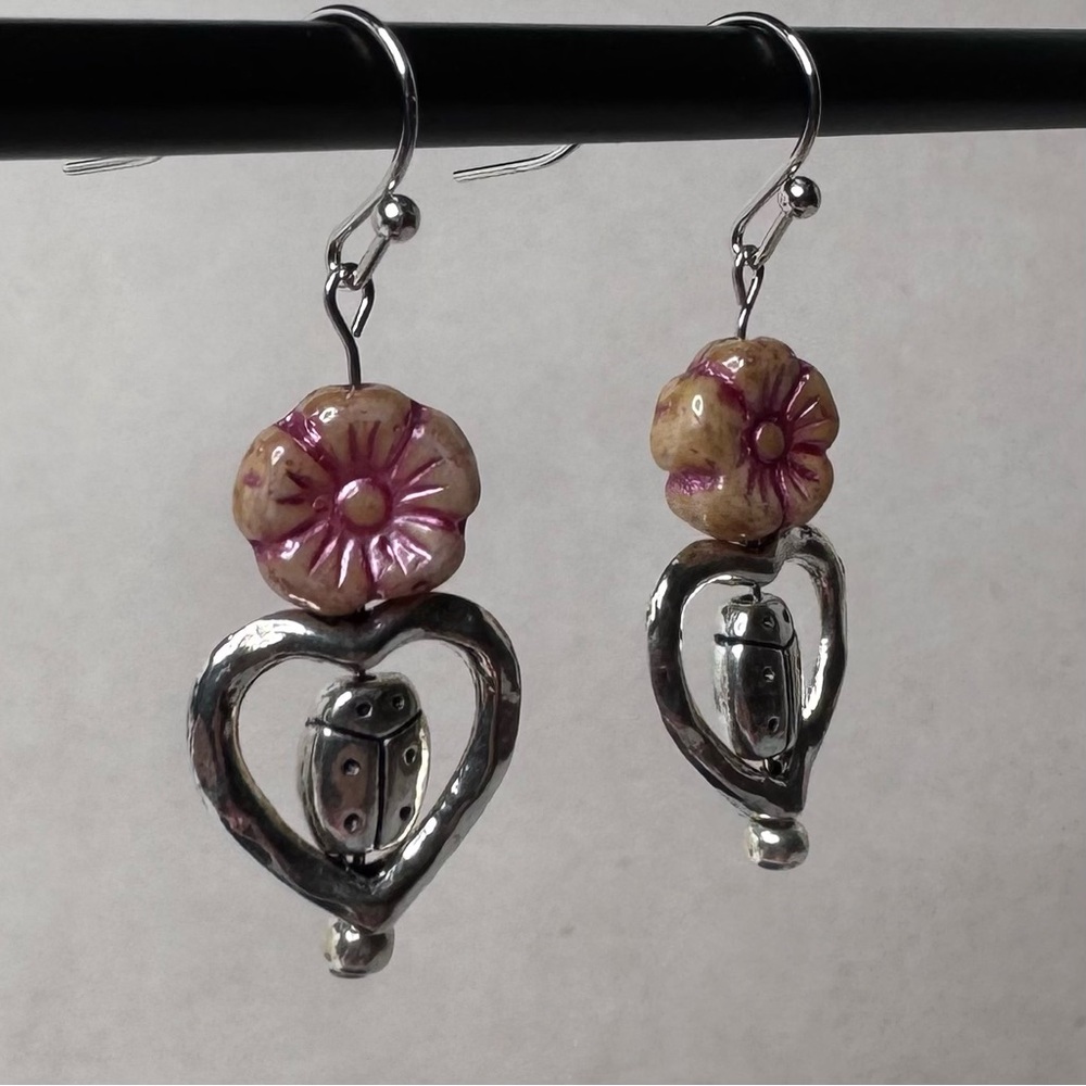 Hand Crafted Ladybug in Heart & Czech Glass Flower Dangle Earrings 1 1/2” NWT - Picture 3 of 12